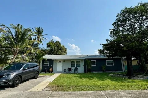 550 SW 11th Dr, Deerfield Beach FL 33441