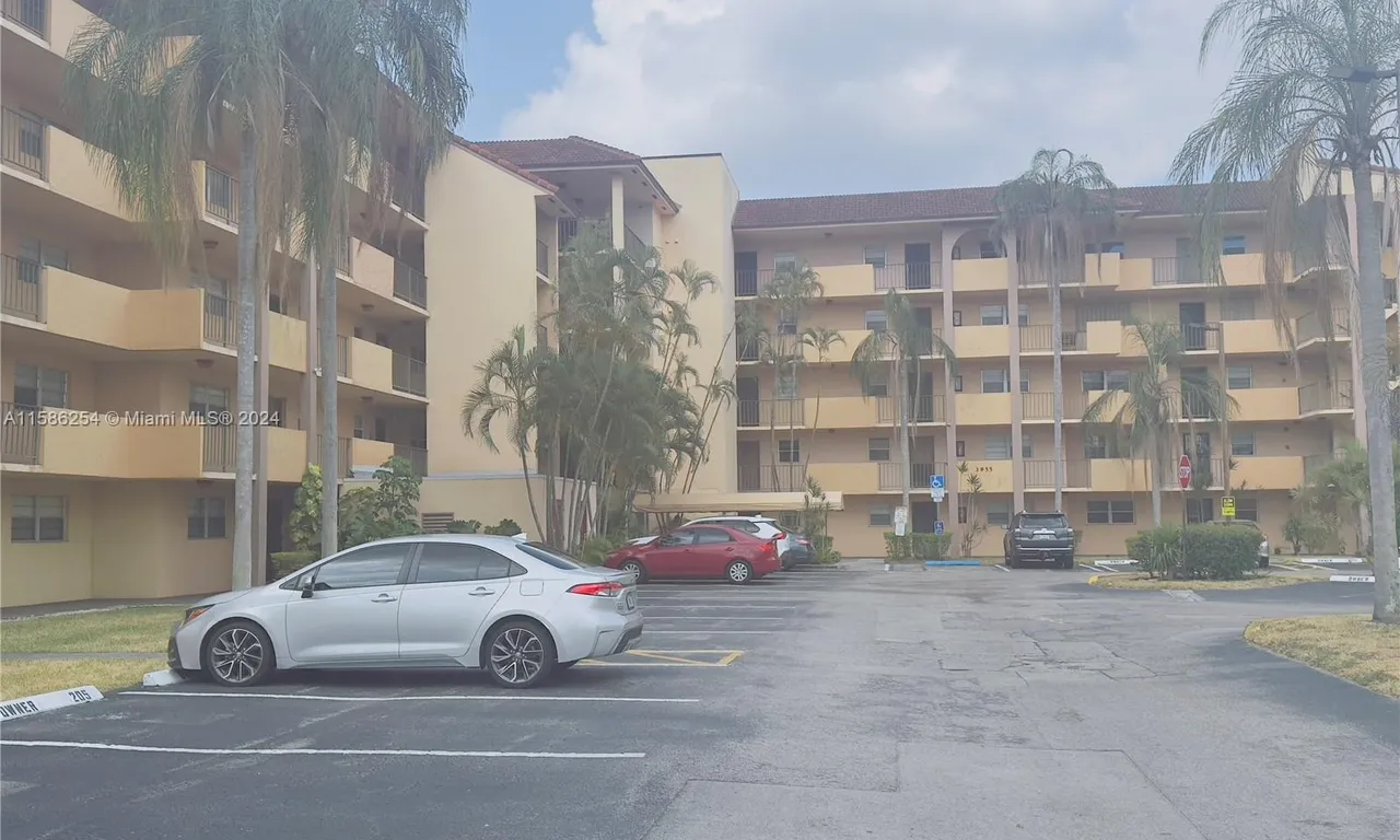 3955 N Nob Hill Rd # 408, Sunrise FL 33351