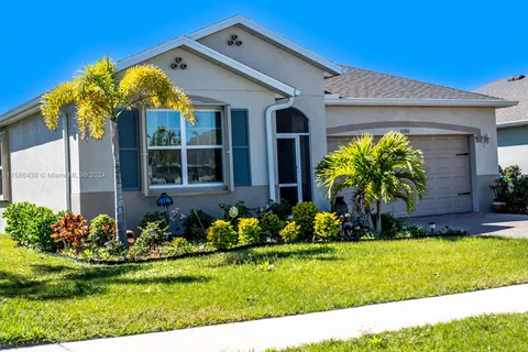 3290 Baravaldo Cir, Cape Coral FL 33909