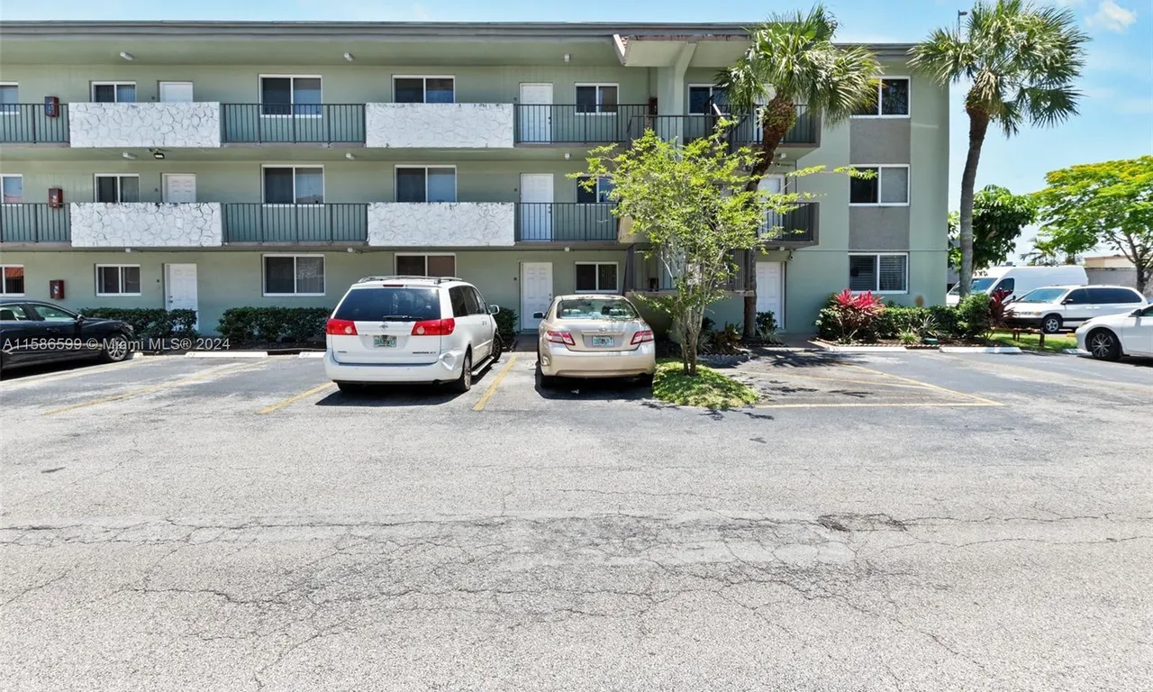 5935 Del Lago Cir # 208, Sunrise FL 33313