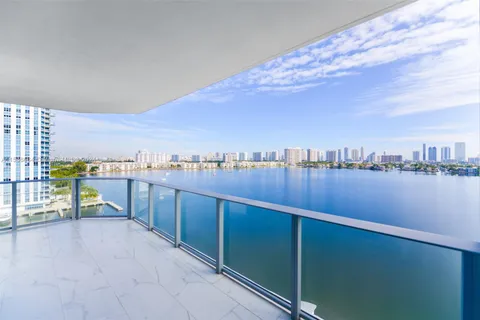 17111 Biscayne Blvd # 1009, North Miami Beach FL 33160