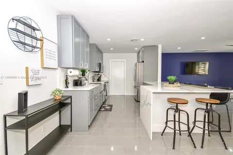 211 SW 7th St # 0, Hallandale Beach FL 33009