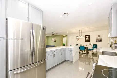 211 SW 7th St # 0, Hallandale Beach FL 33009