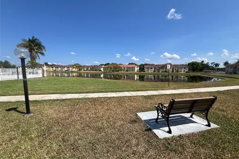 12730 Vista Isles Dr # 813, Sunrise FL 33325