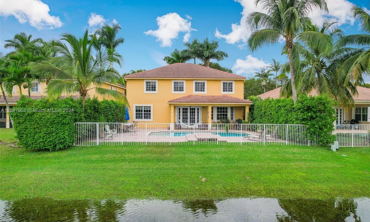 701 Nandina Dr, Weston FL 33327