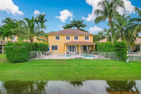 701 Nandina Dr, Weston FL 33327