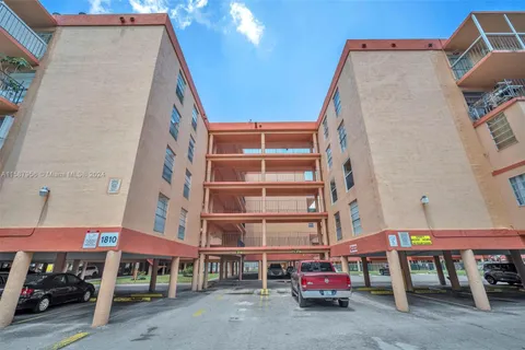 1810 W 56th St # 3121, Hialeah FL 33012