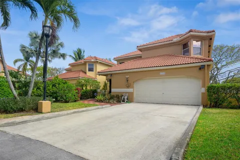 11235 Lakeview Dr, Coral Springs FL 33071