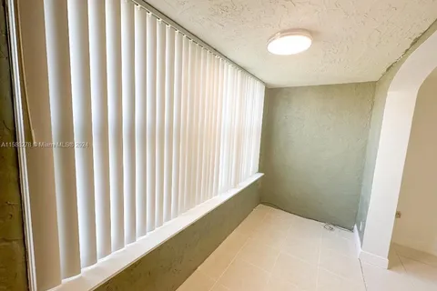 2850 Somerset Dr # 414L, Lauderdale Lakes FL 33311