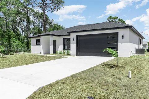 435 NW goldsmith ave, Palm Bay FL 32907