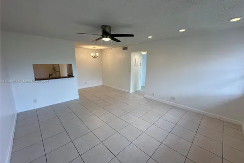 1045 Twin Lakes Dr, Coral Springs FL 33071