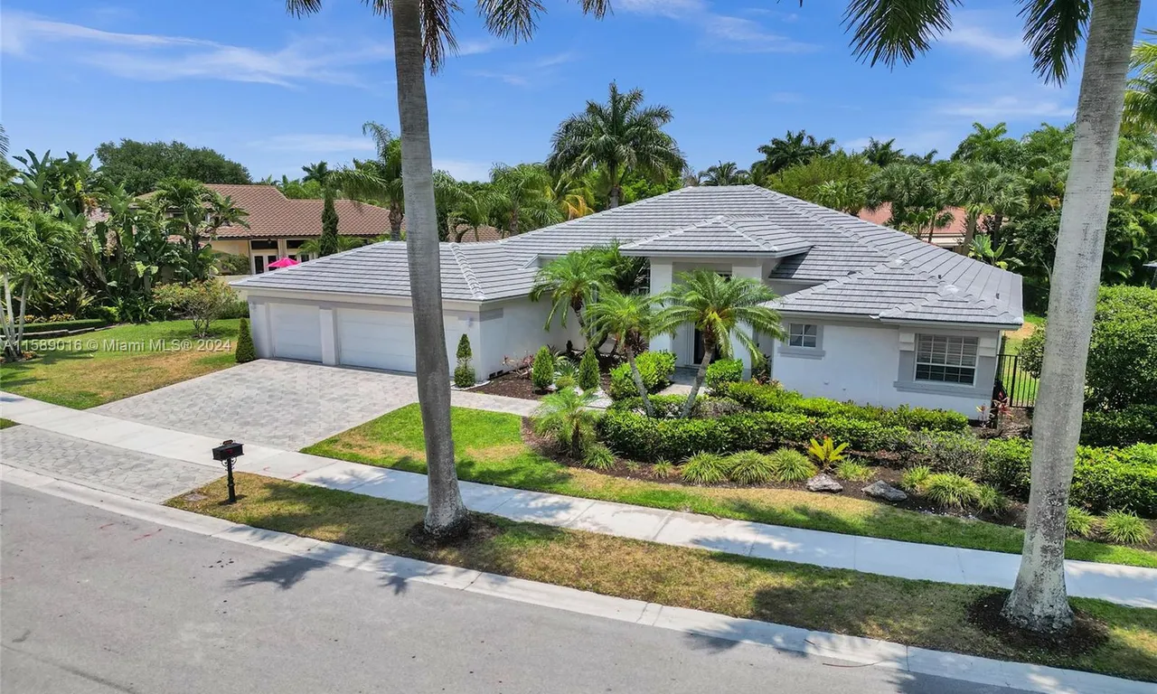 2504 Eagle Watch Ln, Weston FL 33327