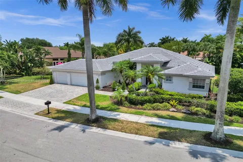 2504 Eagle Watch Ln, Weston FL 33327