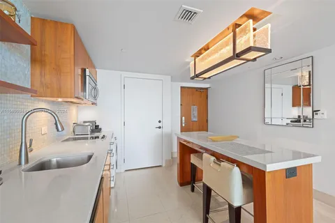 6801 Collins Ave # 516, Miami Beach FL 33141