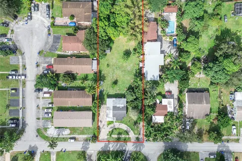 5709 Mckinley St, Hollywood FL 33021