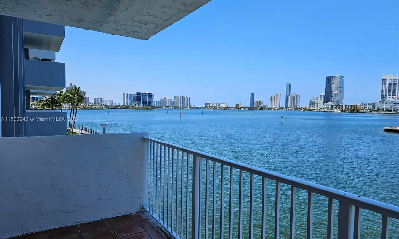 4000 NE 170th St # 305, North Miami Beach FL 33160