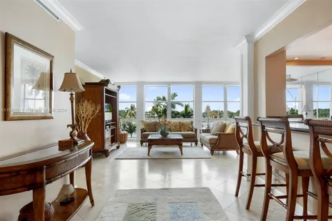 5055 Collins Ave # 3L, Miami Beach FL 33140