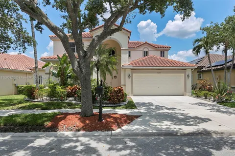 4032 Pinewood Ln, Weston FL 33331