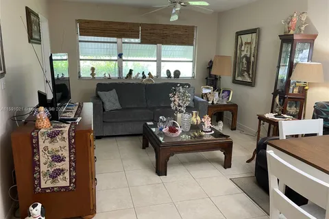 2300 Park Ln # 105, Hollywood FL 33021