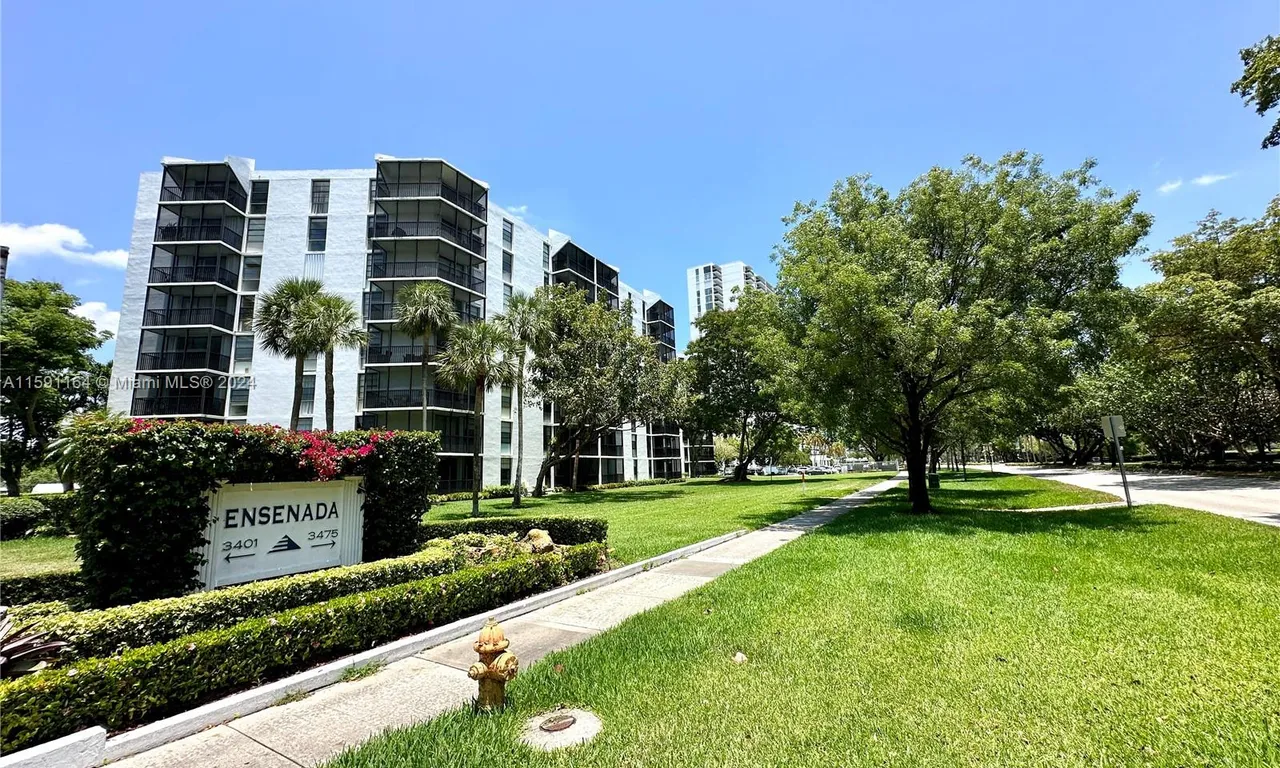 3475 N Country Club Dr # 412, Aventura FL 33180