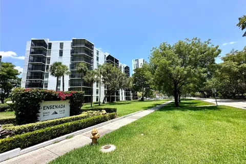 3475 N Country Club Dr # 412, Aventura FL 33180