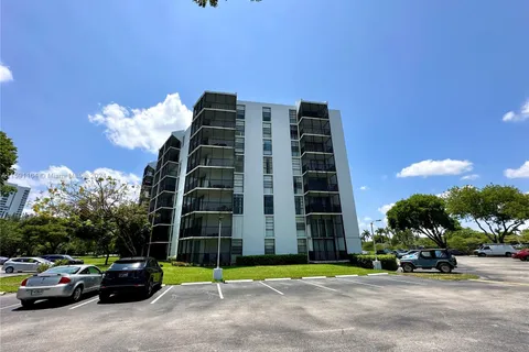 3475 N Country Club Dr # 412, Aventura FL 33180