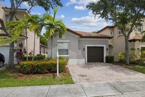 1270 NE 39th Ave, Homestead FL 33033