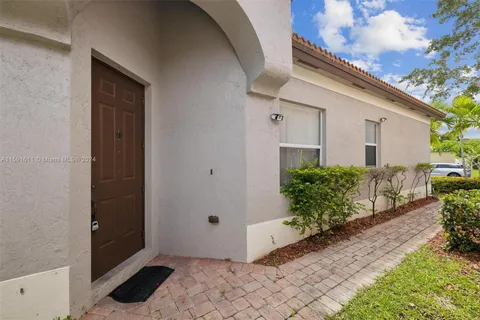 1270 NE 39th Ave, Homestead FL 33033