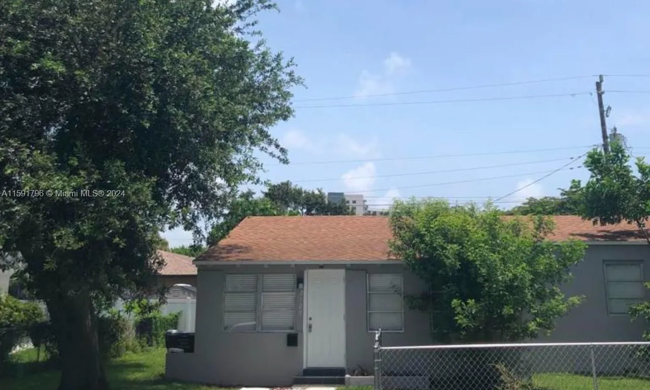 2129 Monroe Ter, Hollywood FL 33020