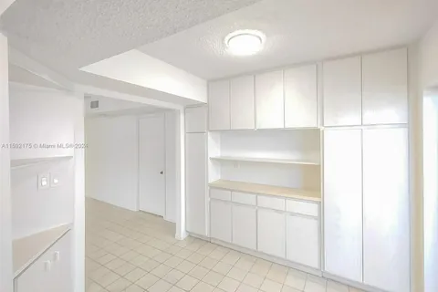 2924 Collins Ave # 501, Miami Beach FL 33140