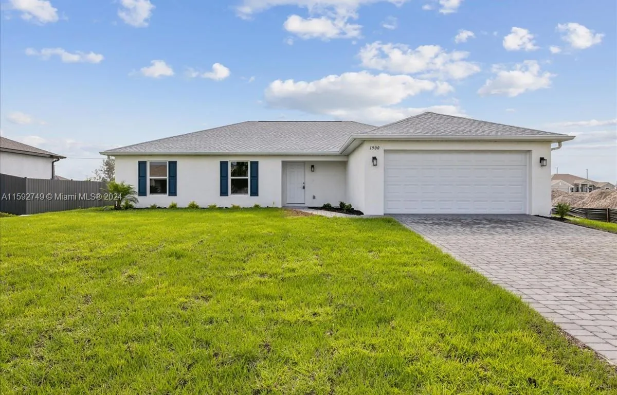 1900 NE 2nd Pl, Cape Coral FL 33909