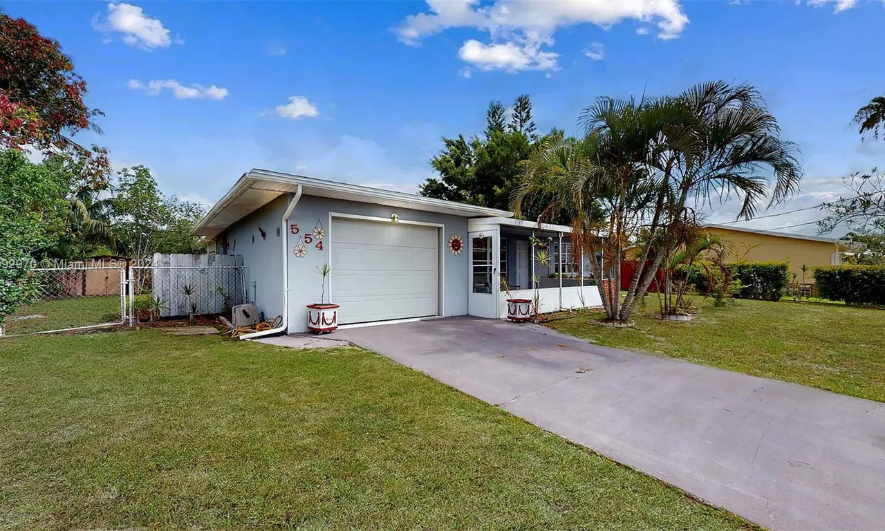 554 NW Sagamore Ter, Port St. Lucie FL 34983