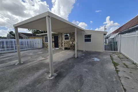 880 NW 26th Ave, Miami FL 33125