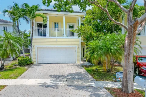 357 NE 35th Ter, Homestead FL 33033