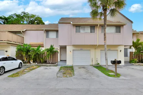 8211 NW 8th St # 2, Plantation FL 33324