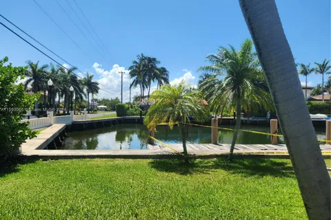 536 Hibiscus Dr, Hallandale Beach FL 33009