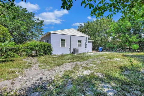 17961 NW 2nd Pl, Miami Gardens FL 33169