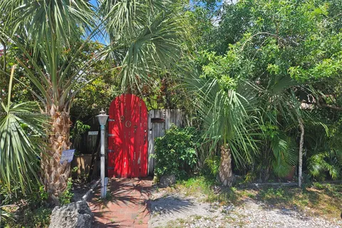 907 SW 15th Ter, Fort Lauderdale FL 33312