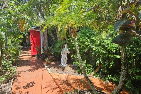 907 SW 15th Ter, Fort Lauderdale FL 33312