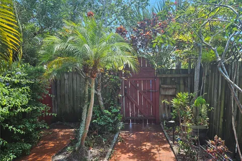 907 SW 15th Ter, Fort Lauderdale FL 33312