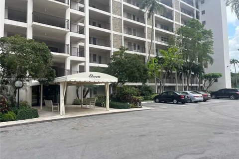 3200 N Palm Aire Dr # 101, Pompano Beach FL 33069