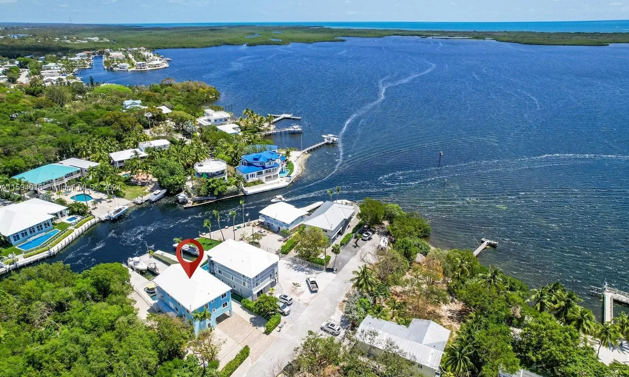 68 S Bass Avenue, Key Largo FL 33037