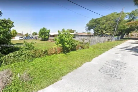 405 SW 4th Ter, Hallandale Beach FL 33009