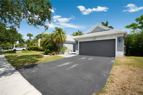 10185 Grove Ln, Cooper City FL 33328