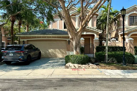 2798 Center Ct Dr # 30, Weston FL 33332