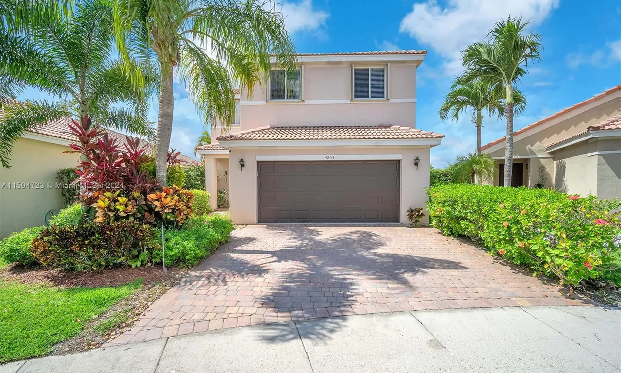 4254 Magnolia Ridge Dr, Weston FL 33331