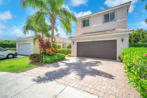 4254 Magnolia Ridge Dr, Weston FL 33331