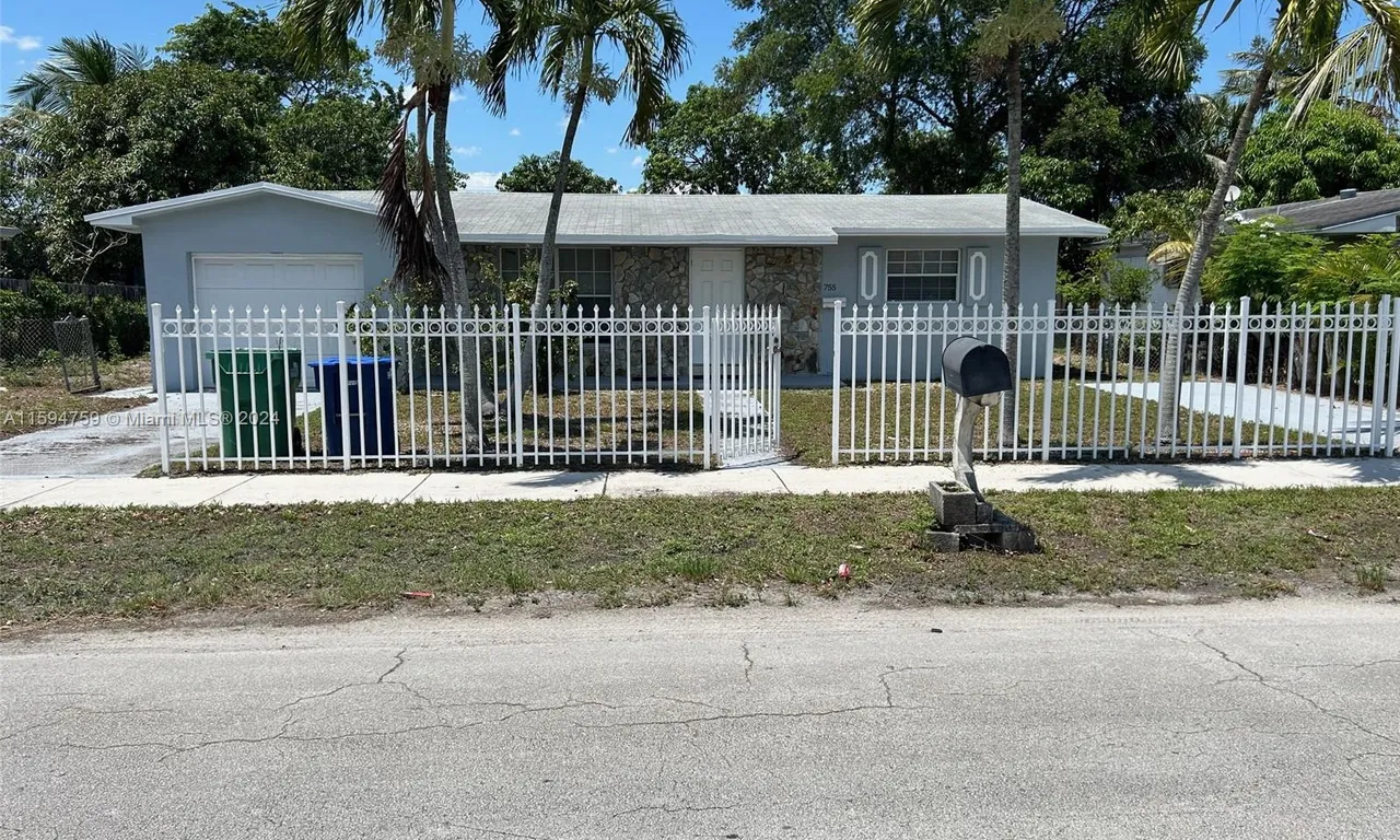 755 NW 142nd St, Miami FL 33168