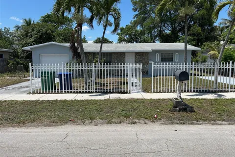 755 NW 142nd St, Miami FL 33168