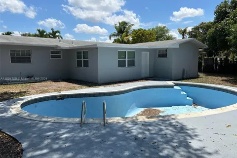 755 NW 142nd St, Miami FL 33168